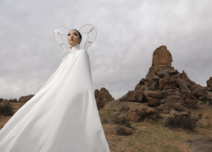 Layla: Монгол хэв маяг, уртын дуугаа орчин үеийн хэмнэлтэй хольж “Салхи” дуундаа шингээсэн